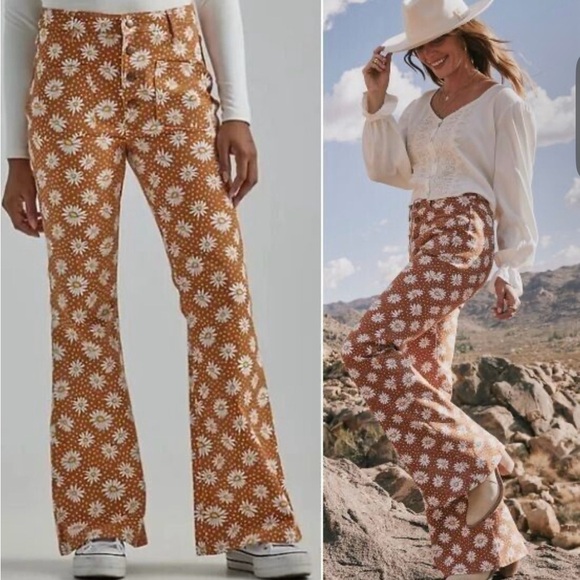 Wrangler Denim - NWoT Wrangler high Rise Fierce Flare leg Daisy Print Floral Jeans